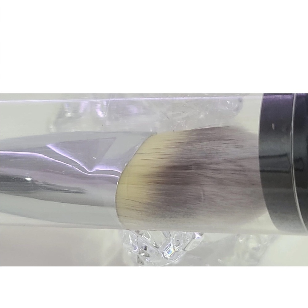it Cosmetics Foundation Brush - Picture 6 of 8